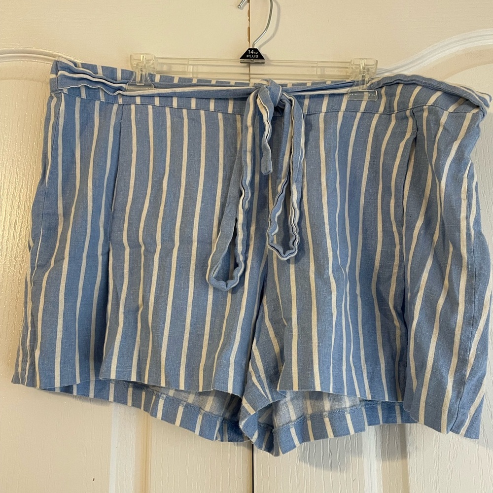 New York & Company Tie front shorts